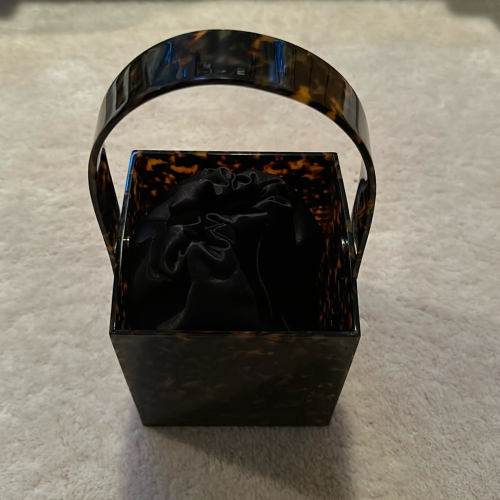 Montunas Tortoise cube bag